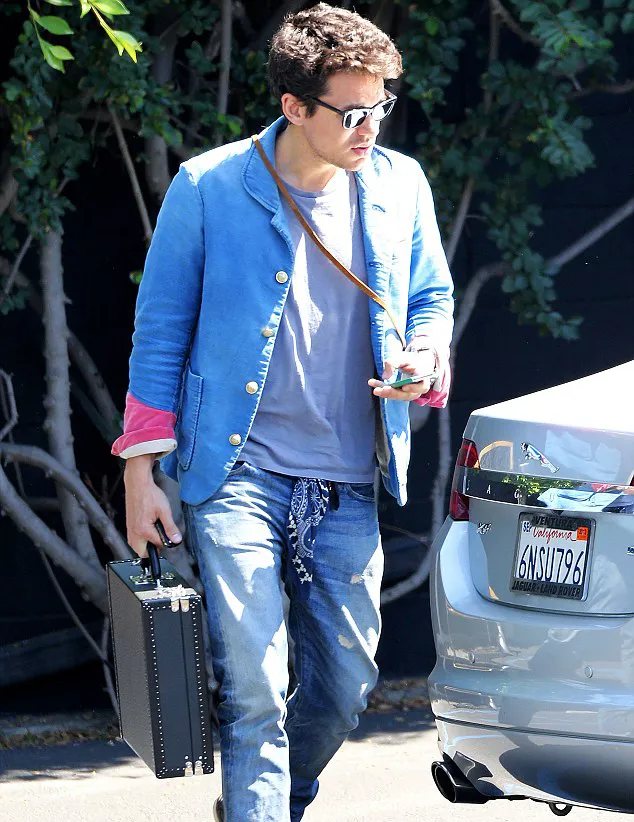 John Mayer baru keluar dari rumah Katy Perry @dailymail.co.uk