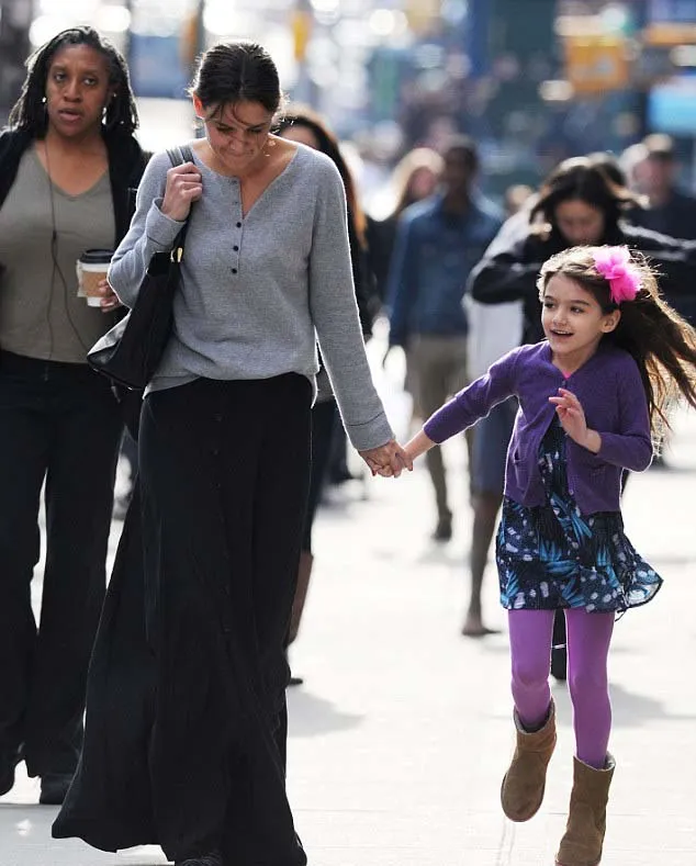 Katie kini fokus ke Suri. @dailymail.co.uk