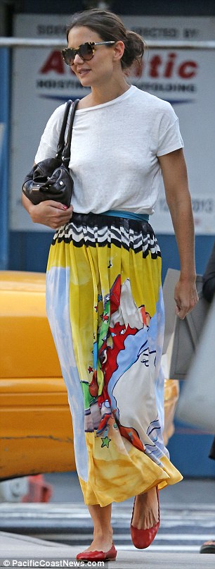 Cantik Sederhana Ala Katie Holmes T Shirt dan  Rok  Panjang  