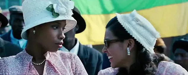 Jennifer saat memerankan Winnie Mandela. @dailymail.co.uk