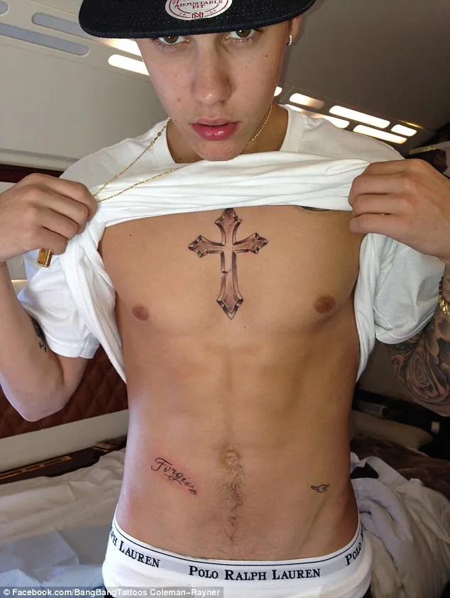 'Forgive', tato tersulit yang pernah dikerjakan Bang Bang. ©Facebook/BangBangTattoos