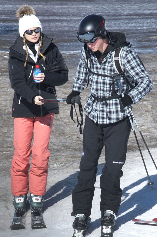 Pangeran Harry dan sang kekasih saat berlibur ke Switzerland tahun lalu @dailymail.co.uk