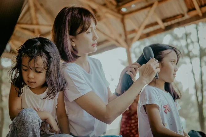 Artika Sari Devi tak lupa hidangkan sayur di meja makan keluarganya (credit: instagram.com/baimguitar)