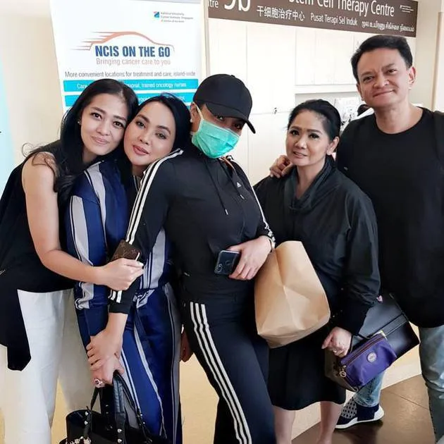 Sejumlah artis menjenguk Shakira di Singapura © instagram.com/graciaz14