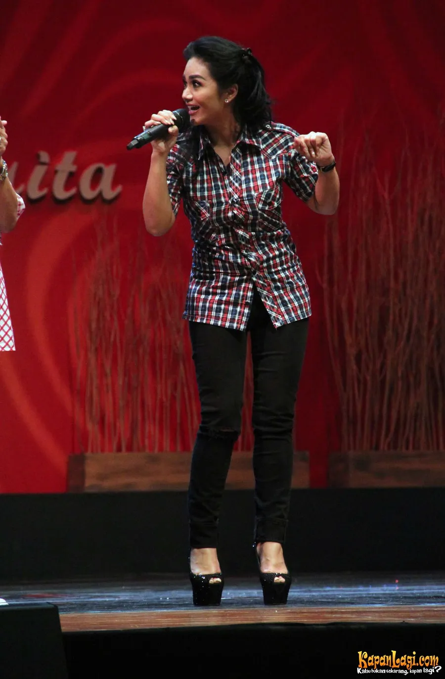 Krisdayanti Datang Memberikan Dukungan Untuk Jokowi/@Foto: KapanLagi.com®