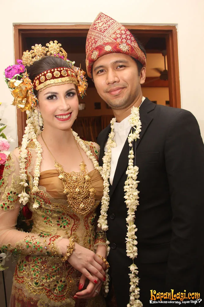 Suasana acara lamaran Arumi Bachsin dan Emil Dardak kental dengan nuansa adat
