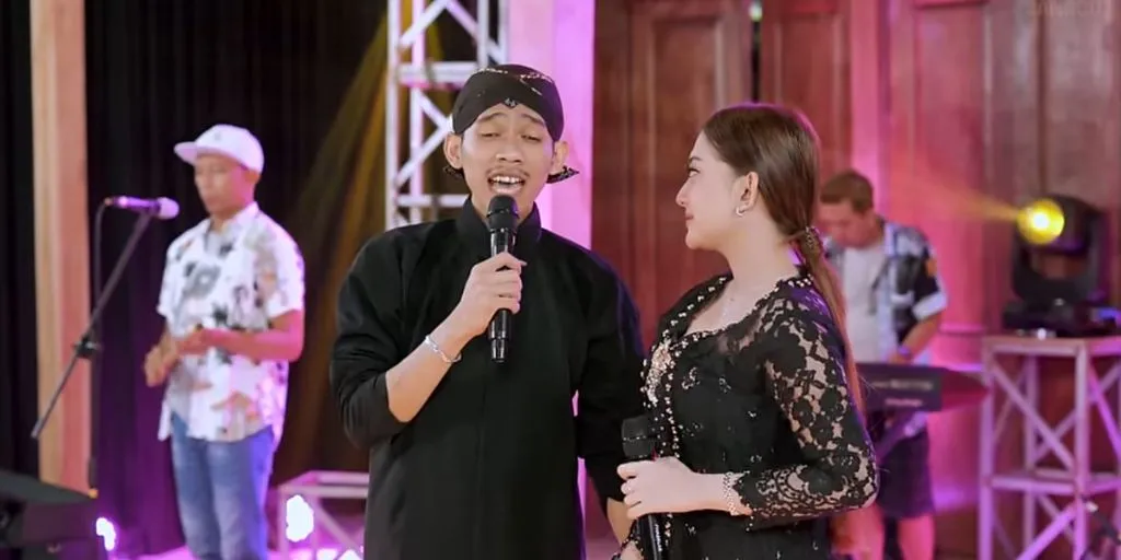 Arya Galih - Lestari (ft. Shinta Arsinta)