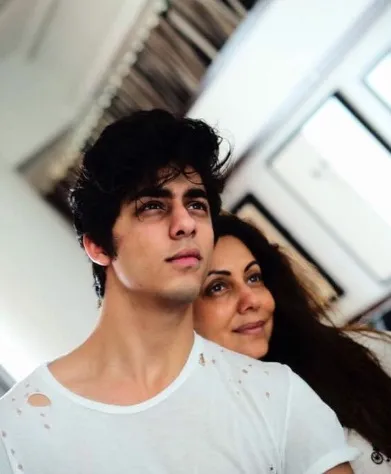 Segar dan tampan, Aryan Khan makin mempesona ©pinkvilla