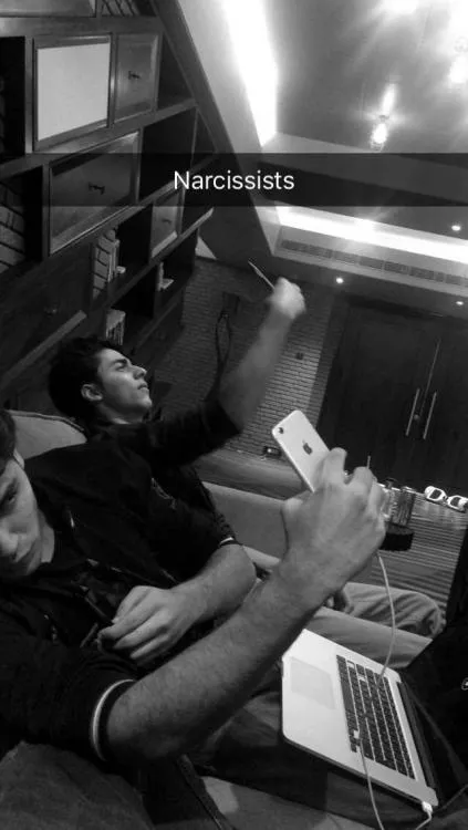 Aryan Khan ternyata narsis juga ya, hobi selfie? © Pinkvilla.com