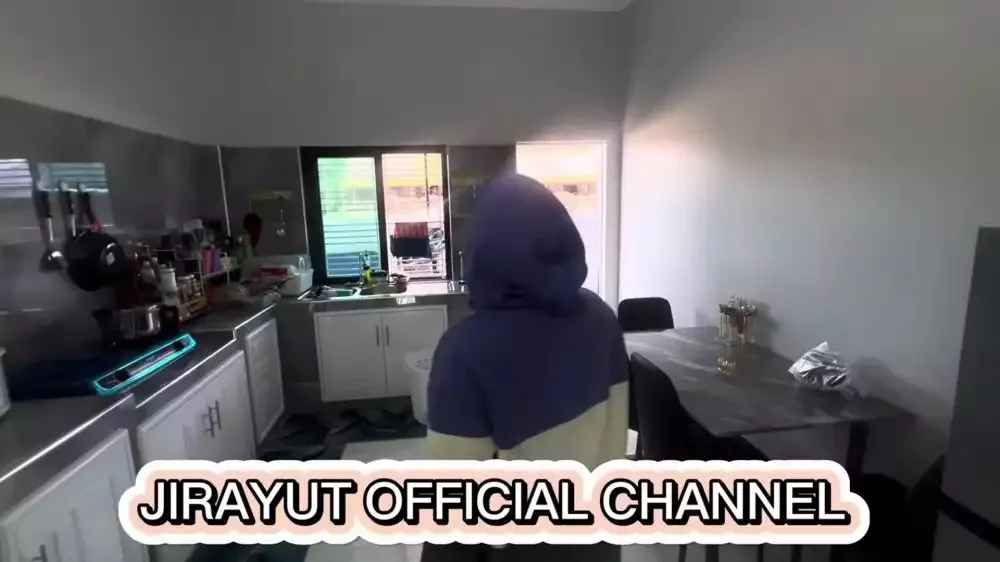 Potret dapur rumah Jirayut (Sumber: YouTube/Jirayut Official Channel)