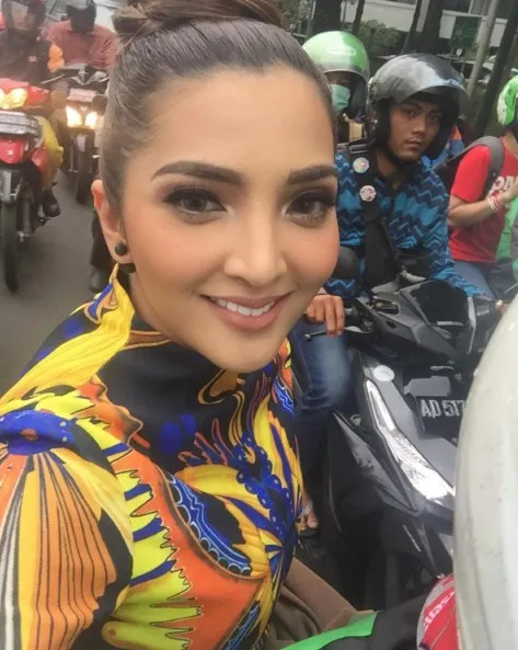 Ashanty, sudah cantik naik Gojek! © instagram.com/ashanty_ash