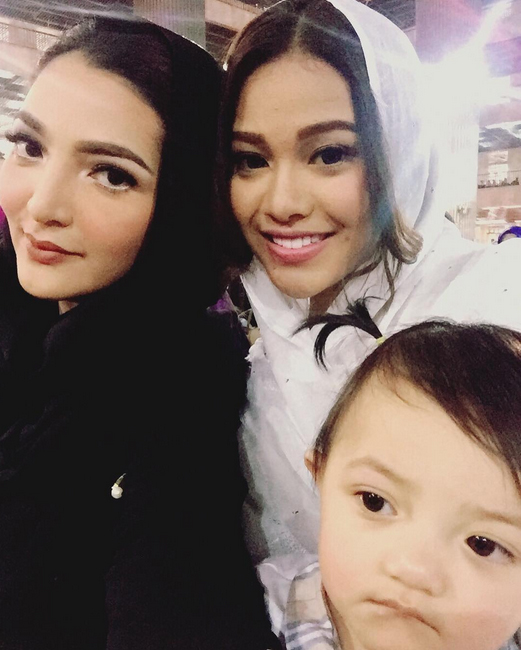 [FOTO] Aurel - Ashanty Berhijab Cantik, Ajak Arsy Ikutan 