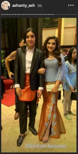 Instagram © ashantyash