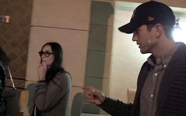 Demi Moore dan Ashton Kutcher @ dailymail.co.uk
