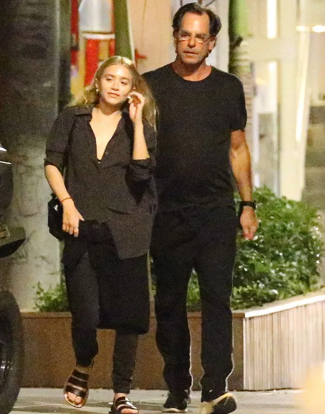Ashley dan Richard kencan malam-malam © dailymail.co.uk