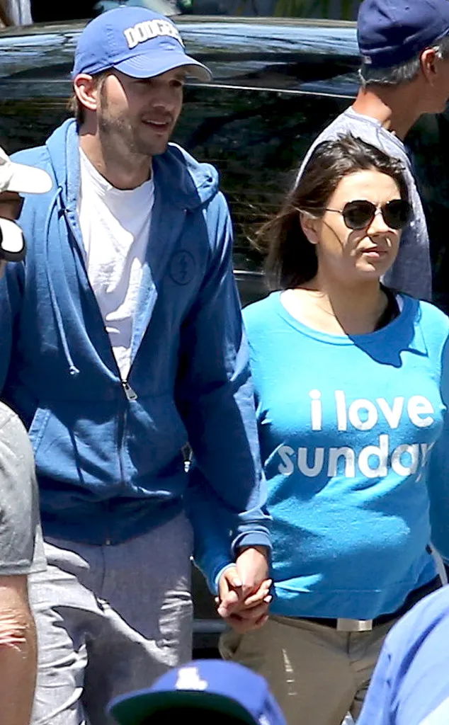 Ashton dan Mila @ eonline.com