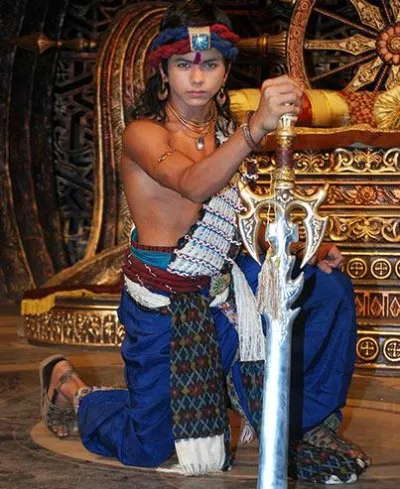 Tak hanya akting, Siddharth juga atlet senam lantai yang membuatnya mendapat pujian dari Gautam Rode @pixshark.com