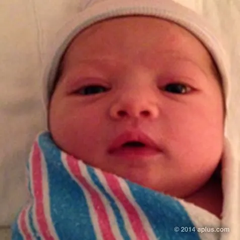 Bayi pertama Ashton dan Mila @ aplus.com