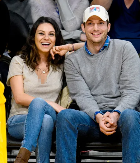 Ashton mengaku momen ciumannya dengan Mila benar-benar awkward © people.com