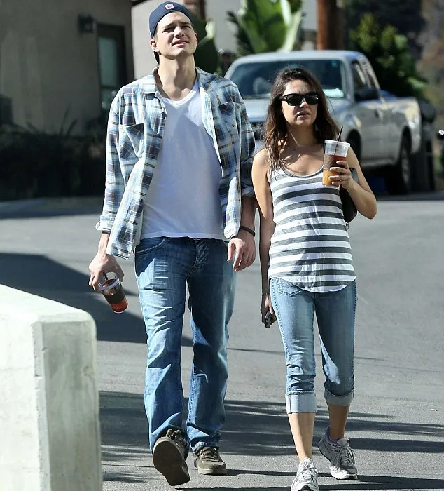 Ashton - Mila