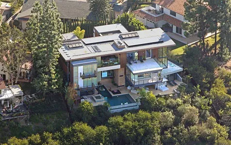 Rumah mewah Ashton Kutcher yang akan dijual @ dailymail.co.uk/CelebrityHomePhotos