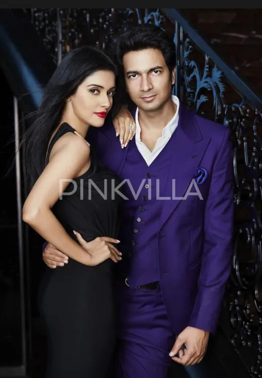 Ini dia pose mesra Asin dan Rahul © Pinkvilla.com