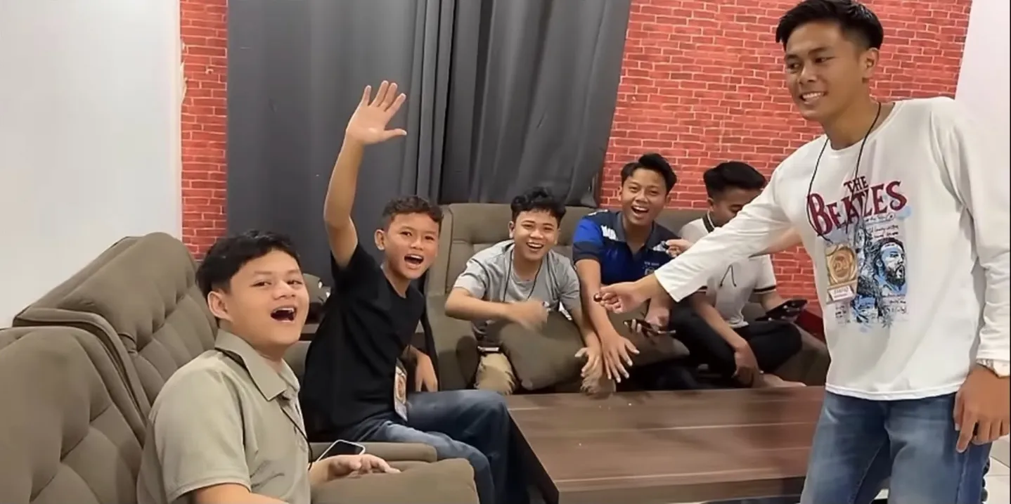 Dangdut Academy 8 participants on the 2nd floor of the Dormitory (credit: Indosiar)