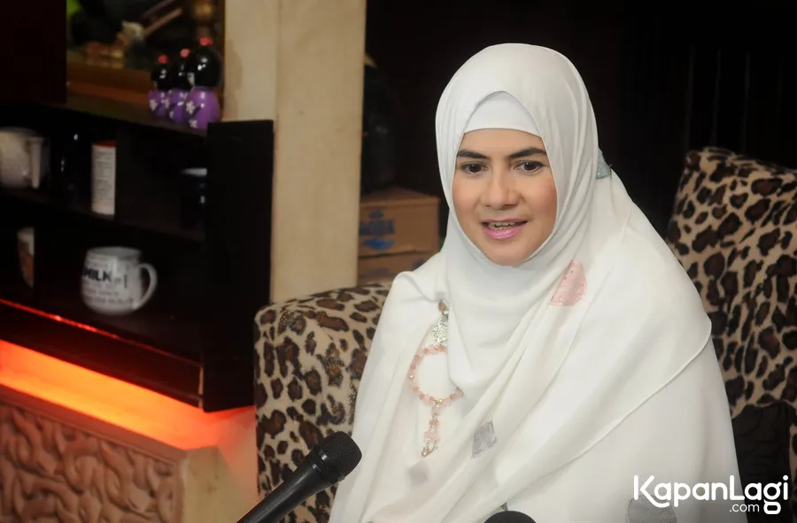 Astri mengaku nggak tahu soal Celine dan Bacil © KapanLagi.com®/Bayu Herdianto