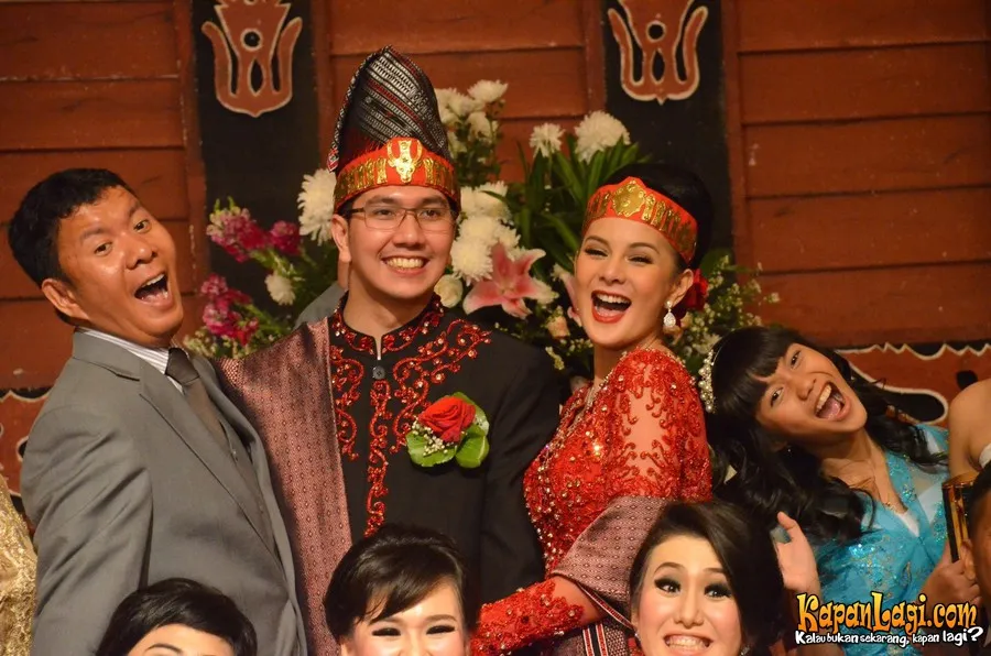 Astrid Tiar dan suami