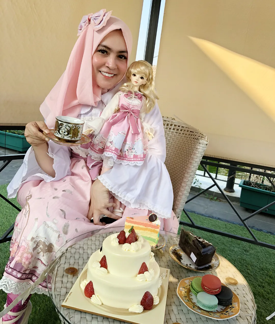 Eits tenang, kue-kue ini cuma display kok! © instagram.com/astridkuya