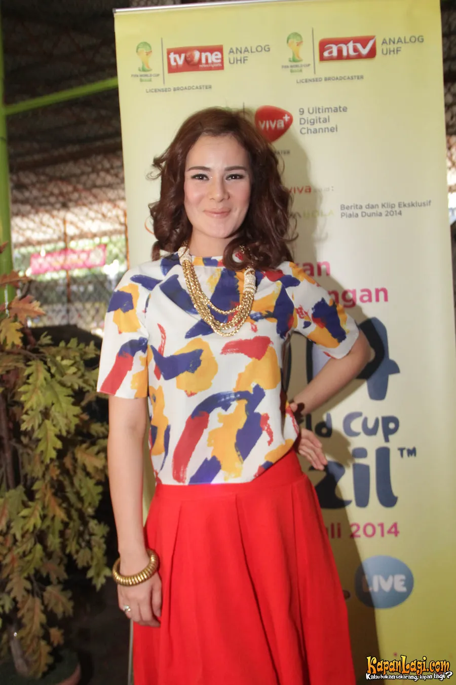 Astrid mengaku sang suami adalah kombinasi Cokelat dan Gold.