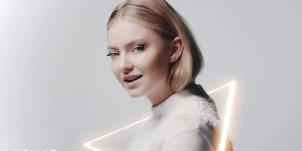 Astrid S - Hurts So Good (Terjemahan)