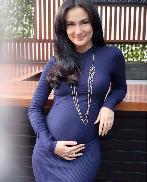 Takut takabur, Atiqah dan Rio baru umumkan kehamilan sekarang © instagram.com/atiqahhasiholan