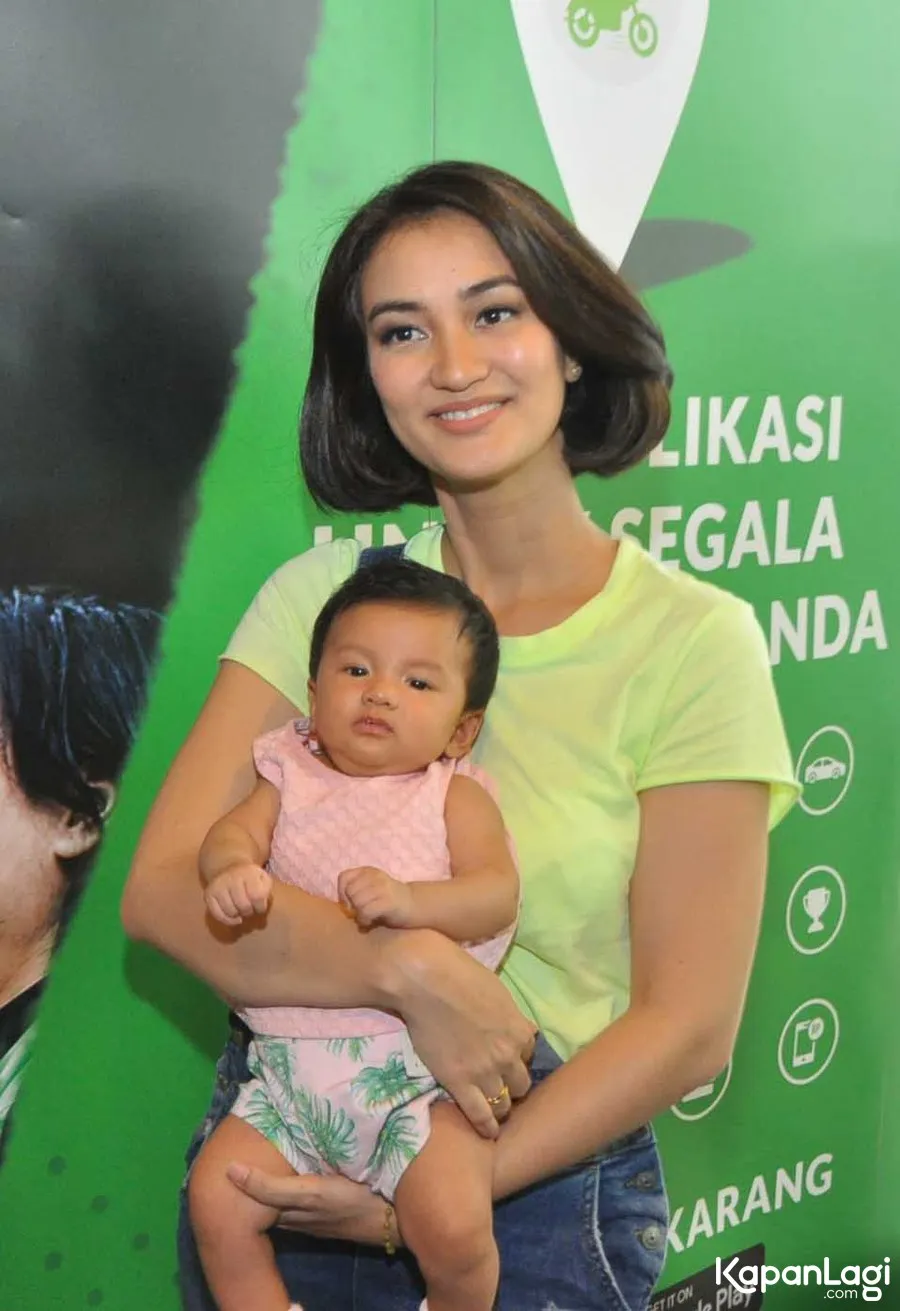 Atiqah tidak tindik telinga Salma. ©KapanLagi.com/Bayu Herdianto