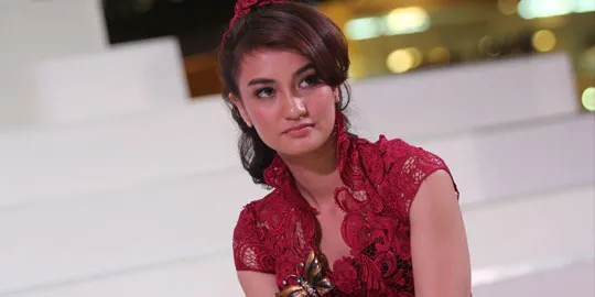 Atiqah Hasiholan