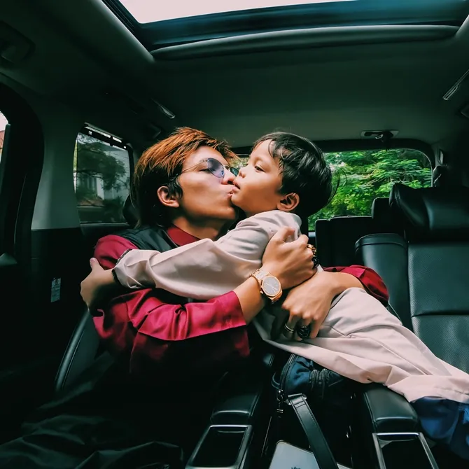 Atta bersama si bungsu Qahtan Halilintar (credit: instagram.com/attahalilintar)