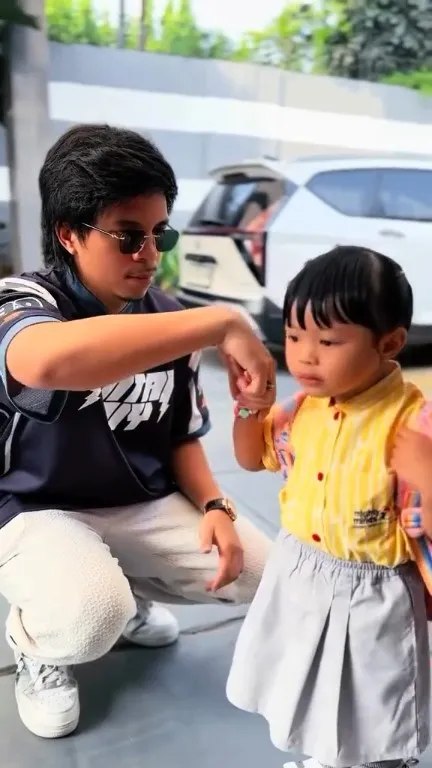 Momen Atta Halilintar Antar Ameena Berangkat Sekolah (Credit: Instagram/attahalilintar)