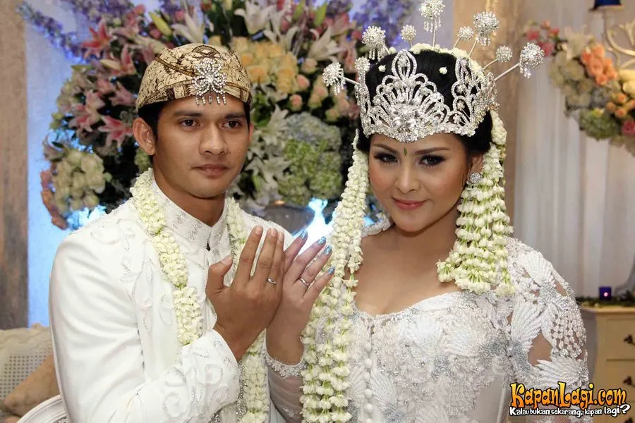 Audy dan Iko saat menikah tahun lalu.