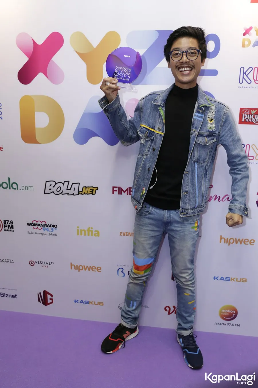 Aulion berterima kasih kepada para penggemarnya  © KapanLagi.com®/Agus Apriyanto