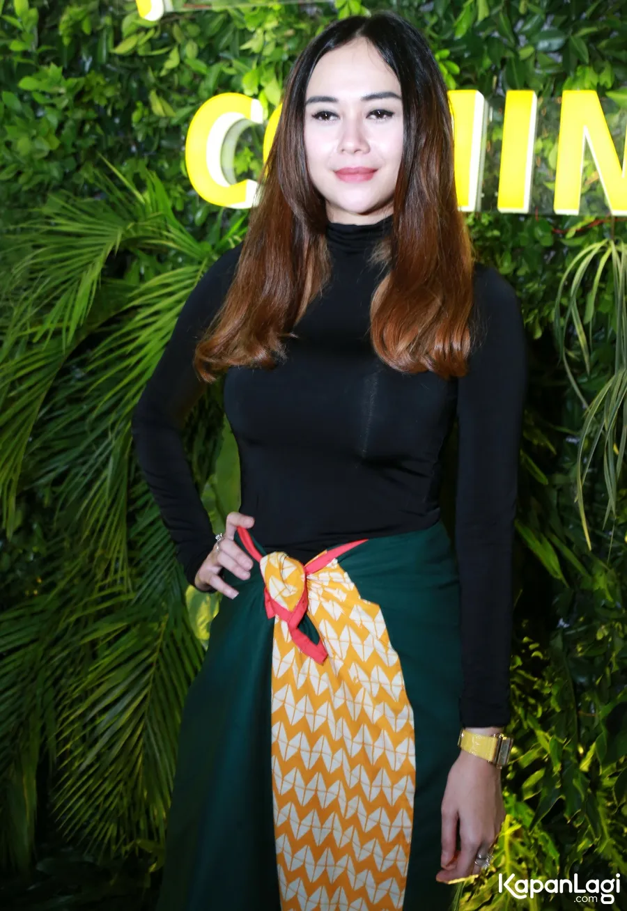 Dekat dengan Sandy Thema, Aura Kasih mengaku sekedar berteman. © KapanLagi.com/Agus Apriyanto