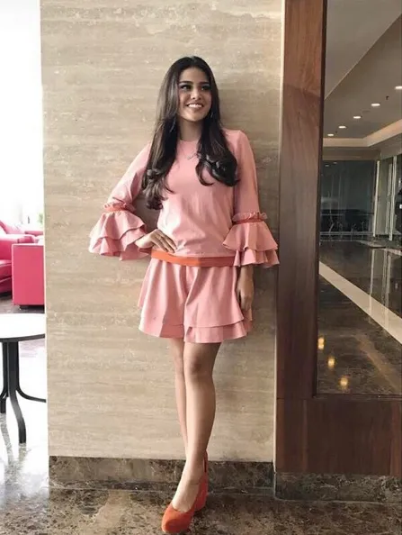 Jadi bintang tamu di acara musik, Aurel tunjukkan penampilan yang lebih ceria dengan busana yang ia kenakan. /©instagram.com/aurelie.hermansyah