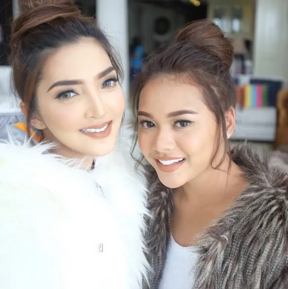 Ashanty dan Aurel kembaran make up, gaya rambut, dan outfit © instagram.com/ashanty_ash