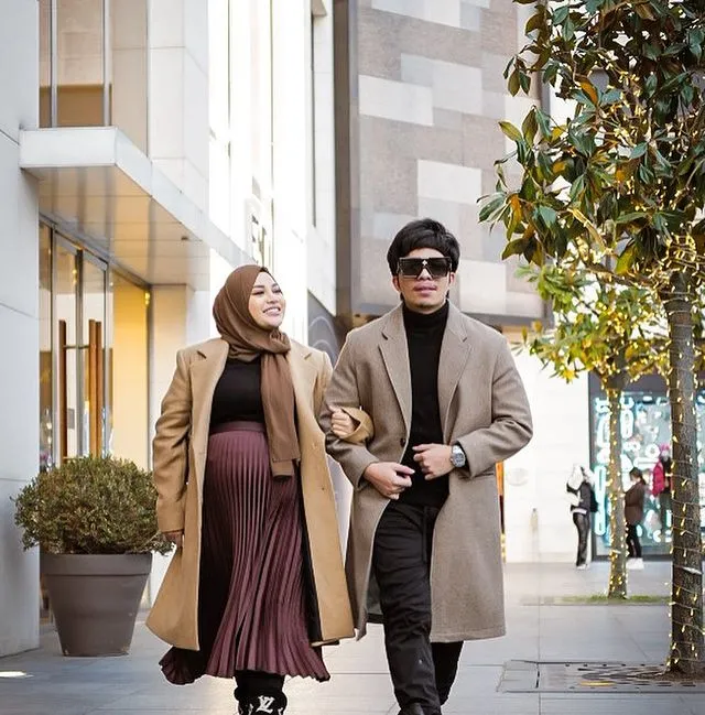 Atta Halilintar ungkap orangtuanya sedang berobat © instagram.com/aurelie.hermansyah