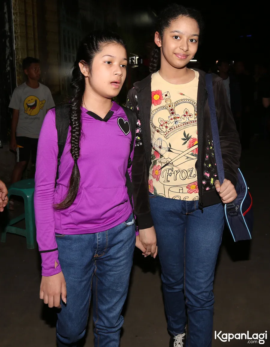 2 putri kuat Yana Zein, tegar temani sang mami/©KapanLagi.com®/Budy Santoso