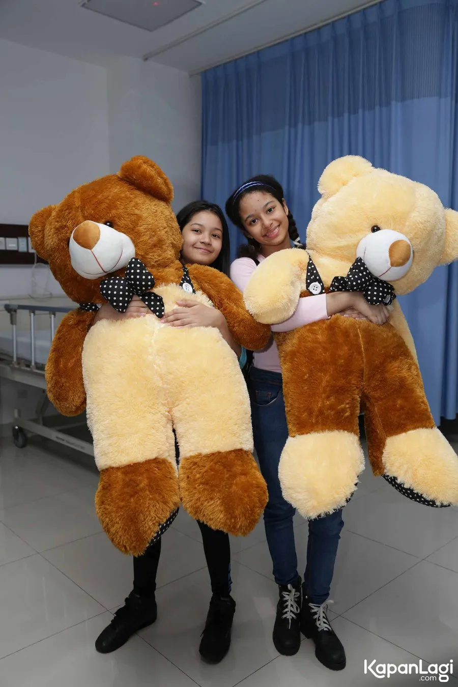 Begitu sayang dengan kedua anak, Yana Zein sampai berbohong mengenai kesembuhannya sepulang dari China © KapanLagi.com/Muhammad Akrom Sukarya
