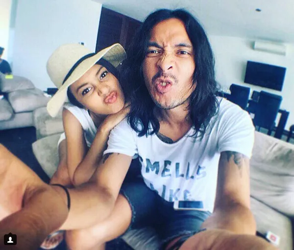 Meski beda usia 10 tahun, Ello ternyata nggak punya sifat ngemong menurut Aurelie © instagram.com/aureliedalia