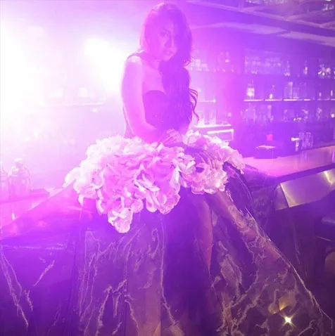 Salah satu kostum yang dikenakan Aurel dalam video klip