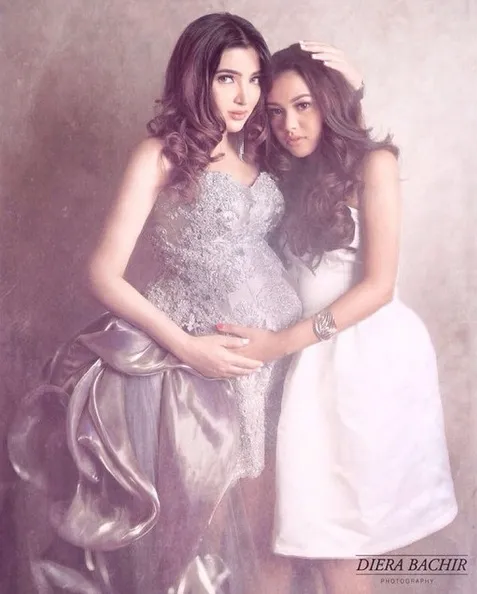 Pesona cantik Ashanty saat lakukan maternity shoot bersama dengan Aurel Hermansyah. /©instagram.com/aurelie.hermansyah