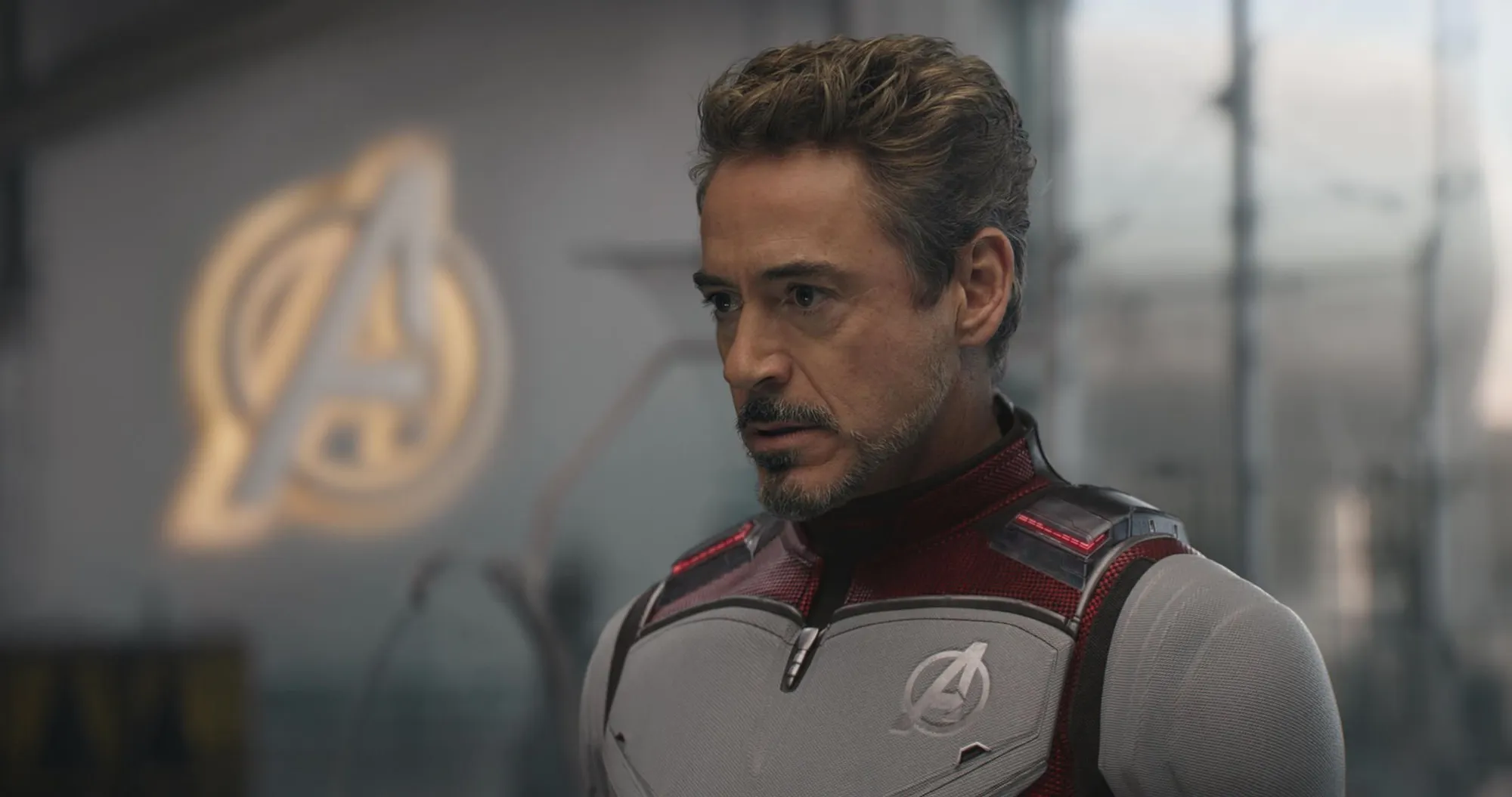 Iron Man harus merelakan nyawanya di akhir cerita. Demi mengalahkan Thanos.