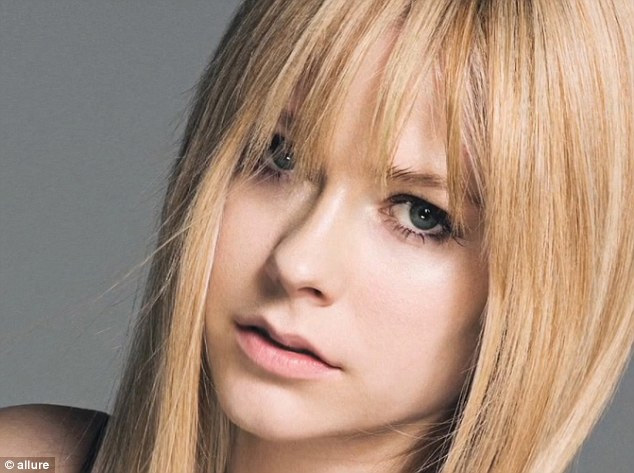 lepas eyeliner tebal, avril lavigne makin cantik atau ...?